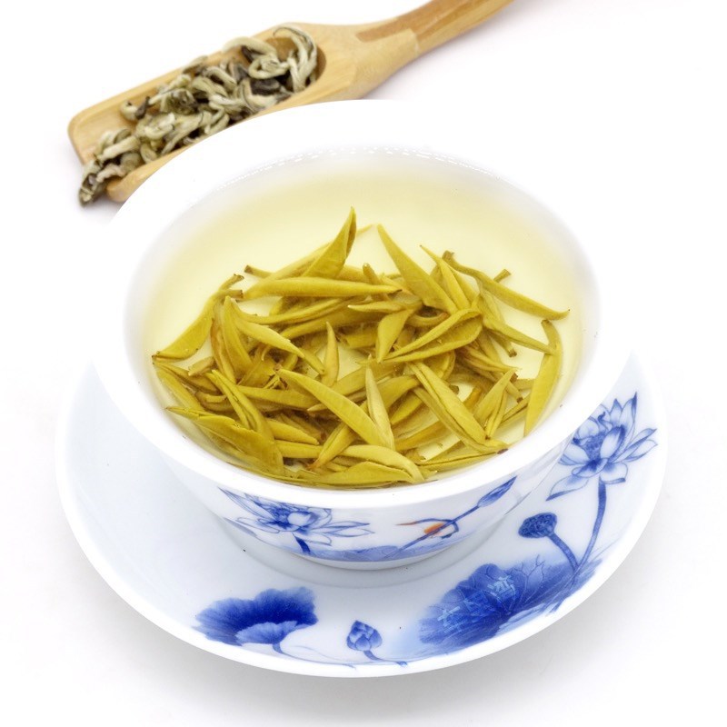Pale-gold jasmine green tea liquor in a white gaiwan