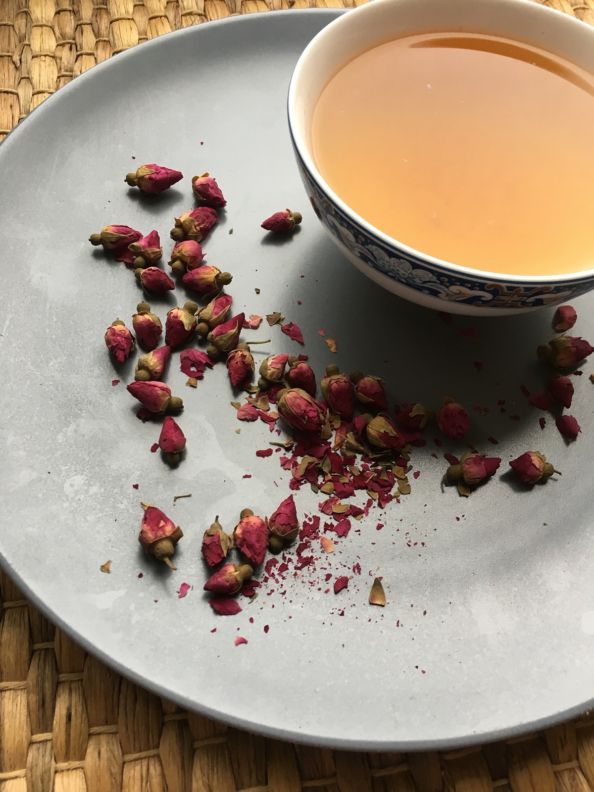 Rosebud floral tea presentation